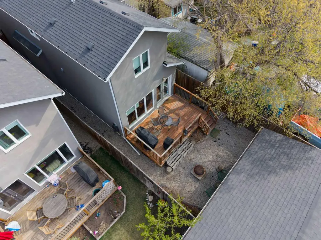 6417 34 Avenue NW Calgary AB T3B 1M9