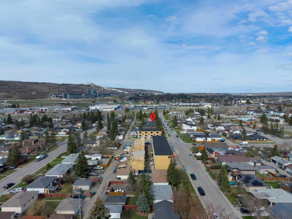 6417 34 Avenue NW Calgary AB T3B 1M9