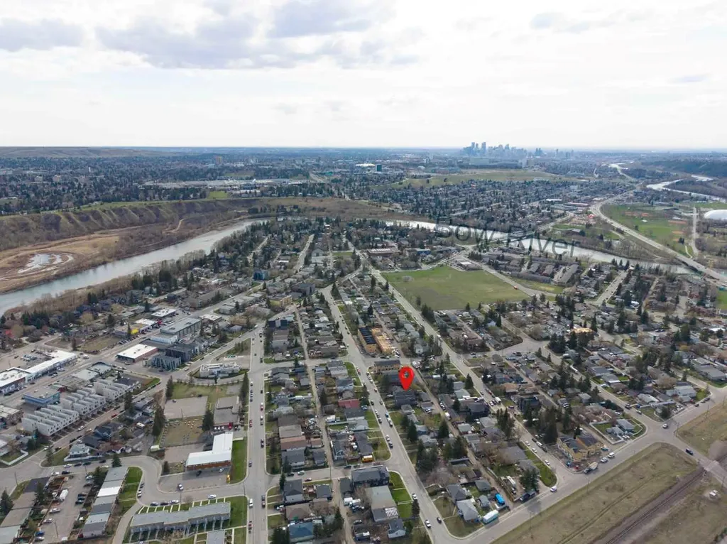 6417 34 Avenue NW Calgary AB T3B 1M9