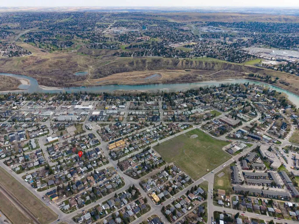 6417 34 Avenue NW Calgary AB T3B 1M9