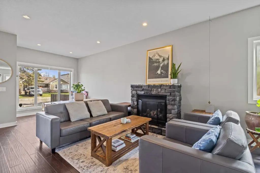 6417 34 Avenue NW Calgary AB T3B 1M9