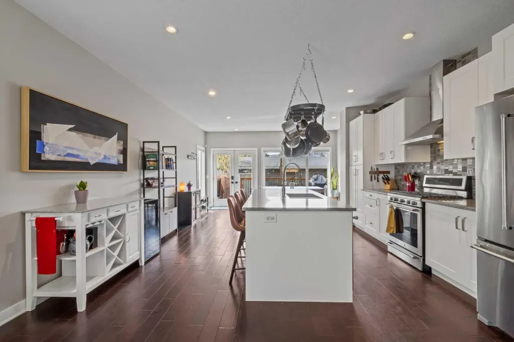 6417 34 Avenue NW Calgary AB T3B 1M9