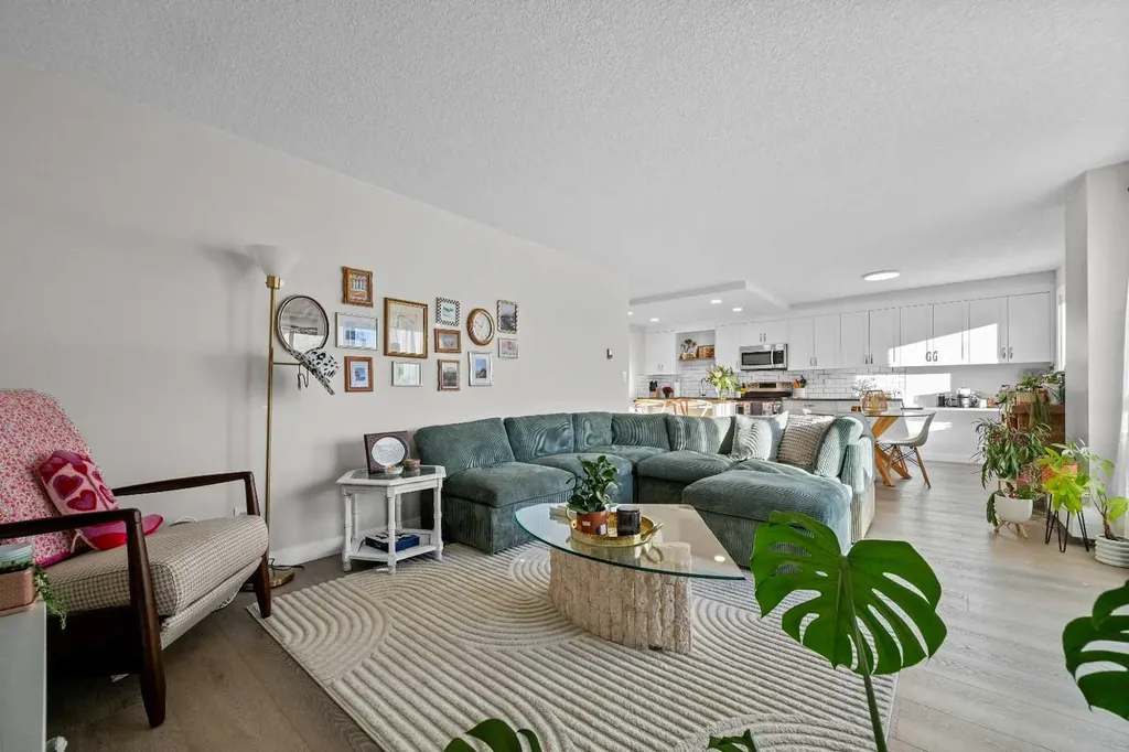 1208 14 Avenue SW Calgary AB T3C 0V9