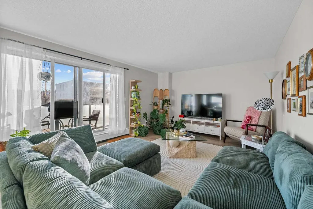 1208 14 Avenue SW Calgary AB T3C 0V9