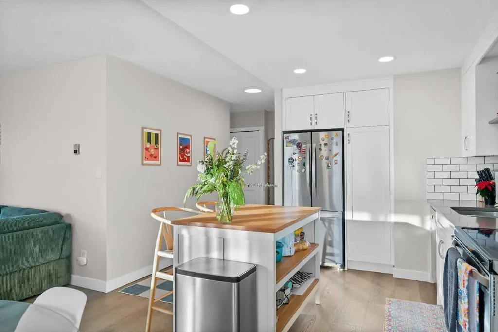 1208 14 Avenue SW Calgary AB T3C 0V9