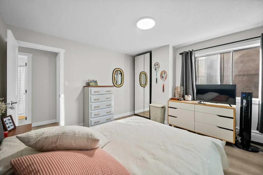 1208 14 Avenue SW Calgary AB T3C 0V9