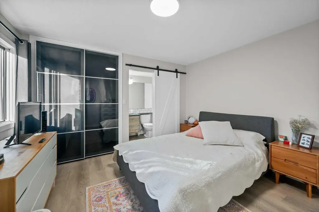 1208 14 Avenue SW Calgary AB T3C 0V9
