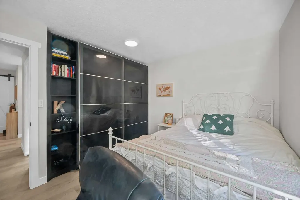 1208 14 Avenue SW Calgary AB T3C 0V9