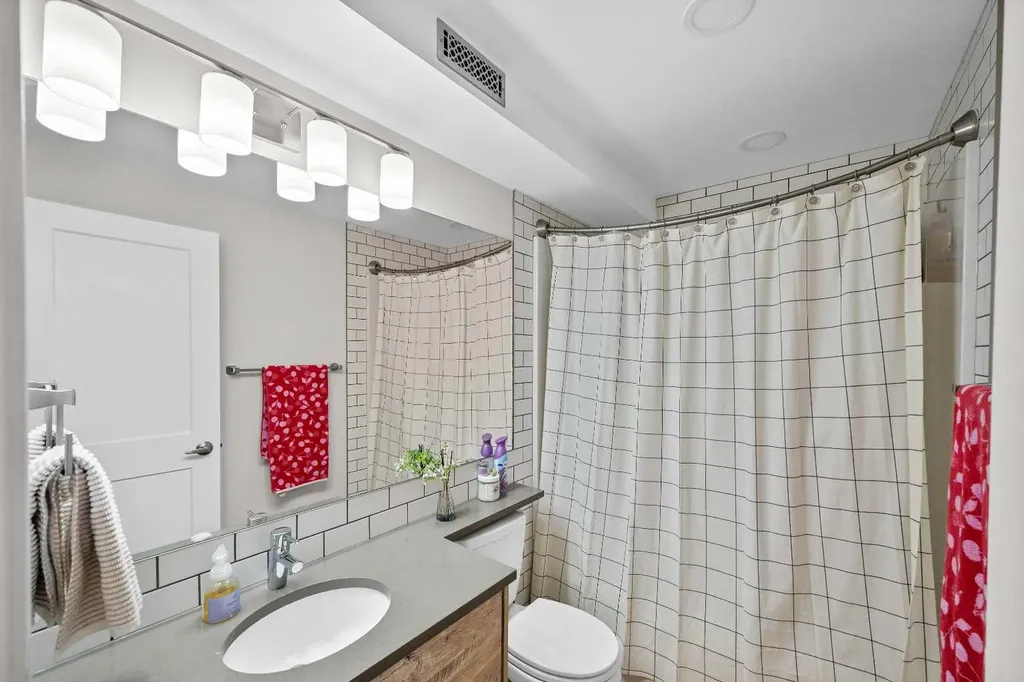 1208 14 Avenue SW Calgary AB T3C 0V9