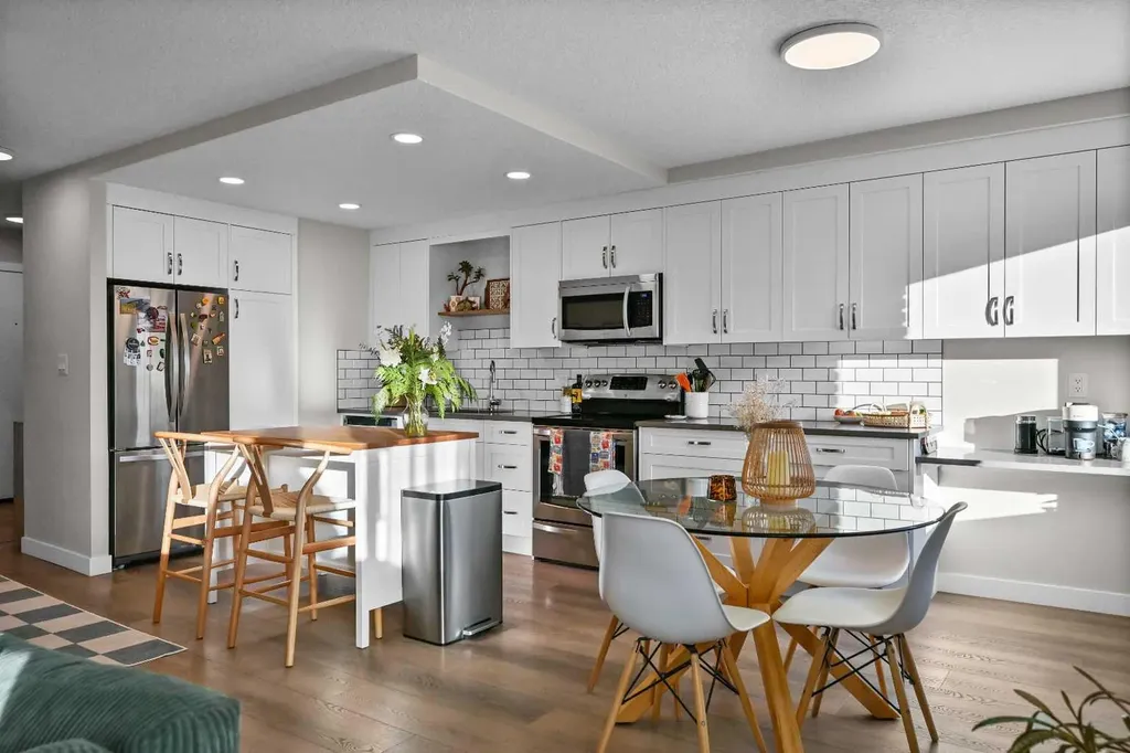 1208 14 Avenue SW Calgary AB T3C 0V9