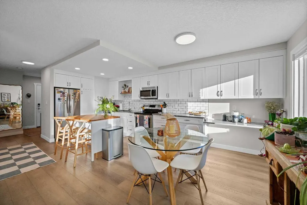 1208 14 Avenue SW Calgary AB T3C 0V9