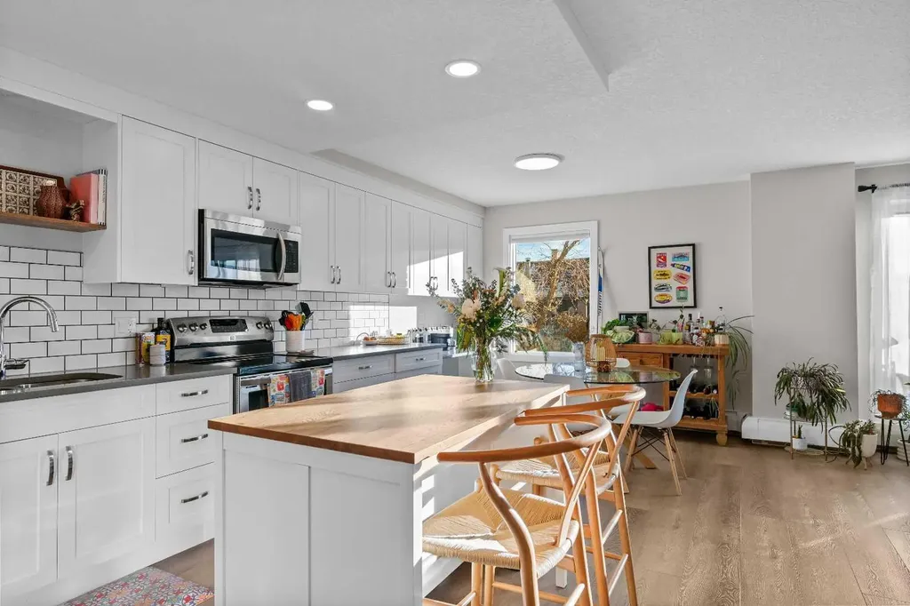 1208 14 Avenue SW Calgary AB T3C 0V9