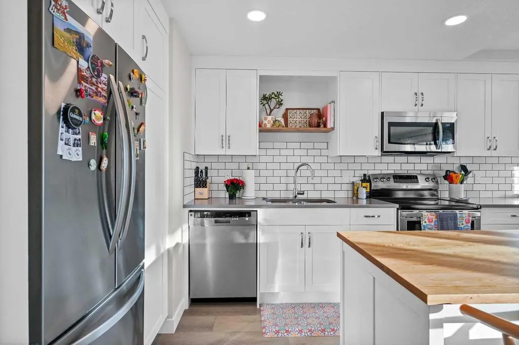 1208 14 Avenue SW Calgary AB T3C 0V9