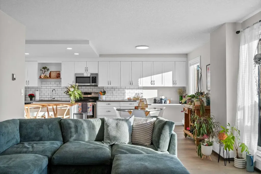 1208 14 Avenue SW Calgary AB T3C 0V9