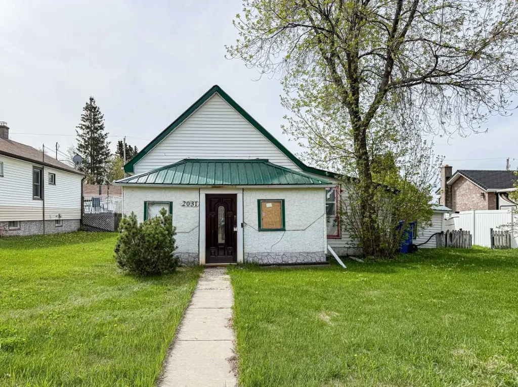 2031 18 Avenue Bowden AB T0M 0K0