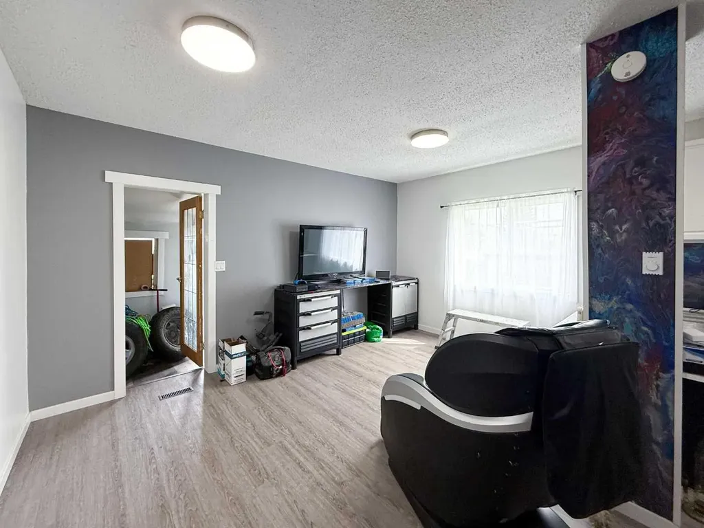 2031 18 Avenue Bowden AB T0M 0K0