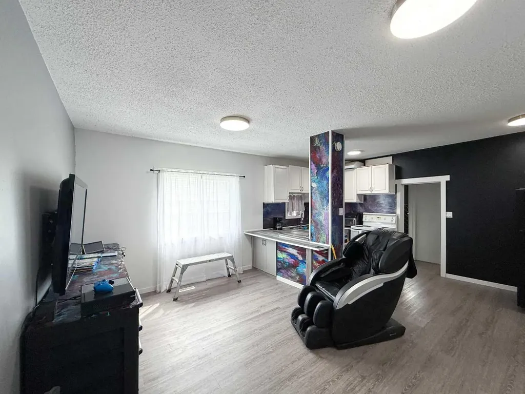 2031 18 Avenue Bowden AB T0M 0K0