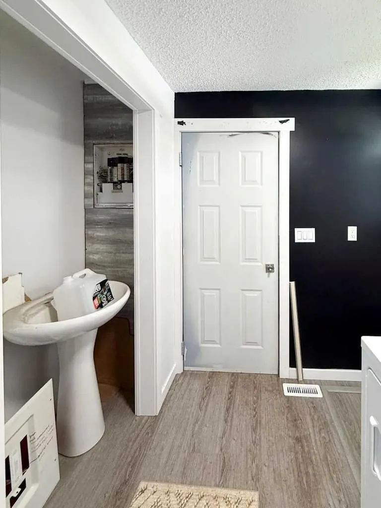 2031 18 Avenue Bowden AB T0M 0K0
