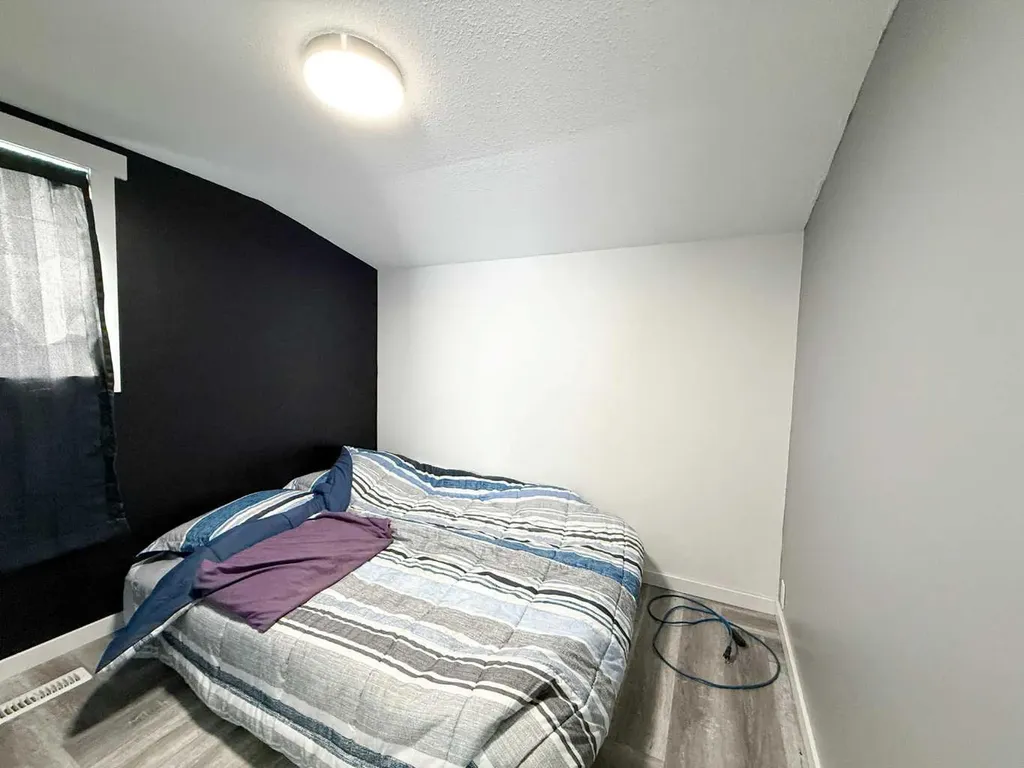 2031 18 Avenue Bowden AB T0M 0K0