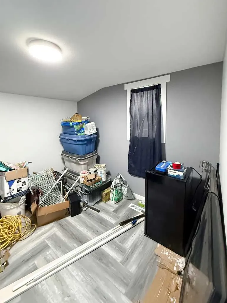 2031 18 Avenue Bowden AB T0M 0K0