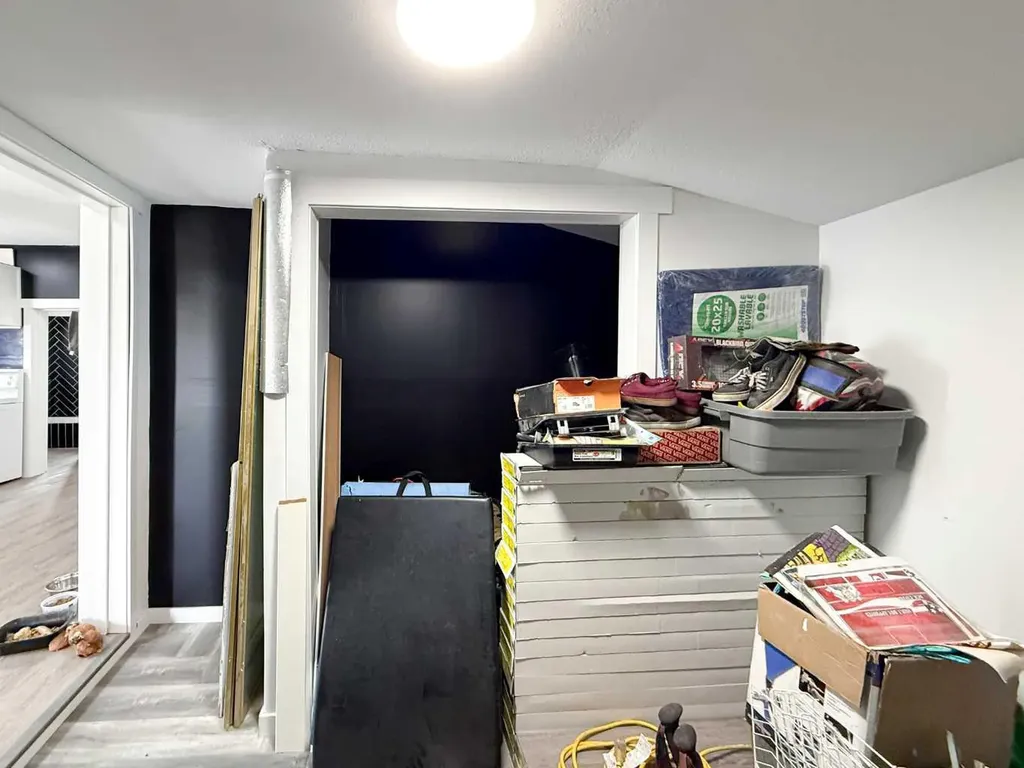 2031 18 Avenue Bowden AB T0M 0K0