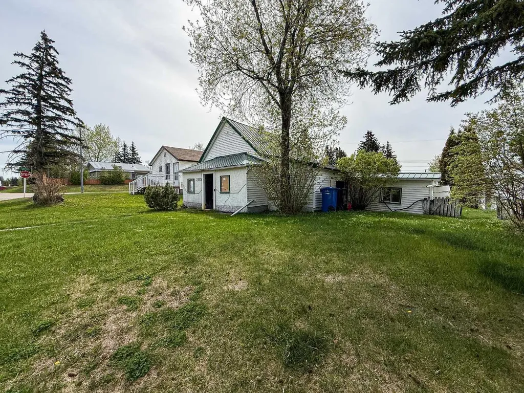 2031 18 Avenue Bowden AB T0M 0K0