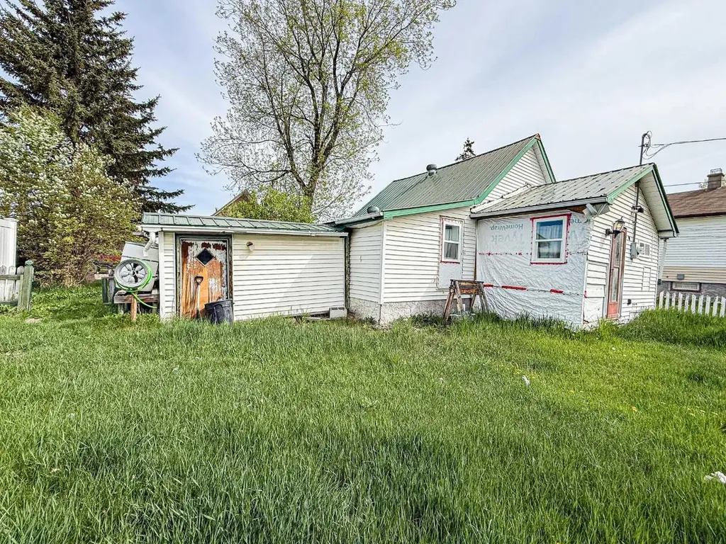 2031 18 Avenue Bowden AB T0M 0K0