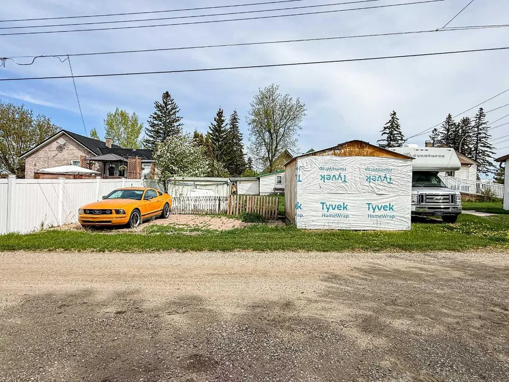 2031 18 Avenue Bowden AB T0M 0K0