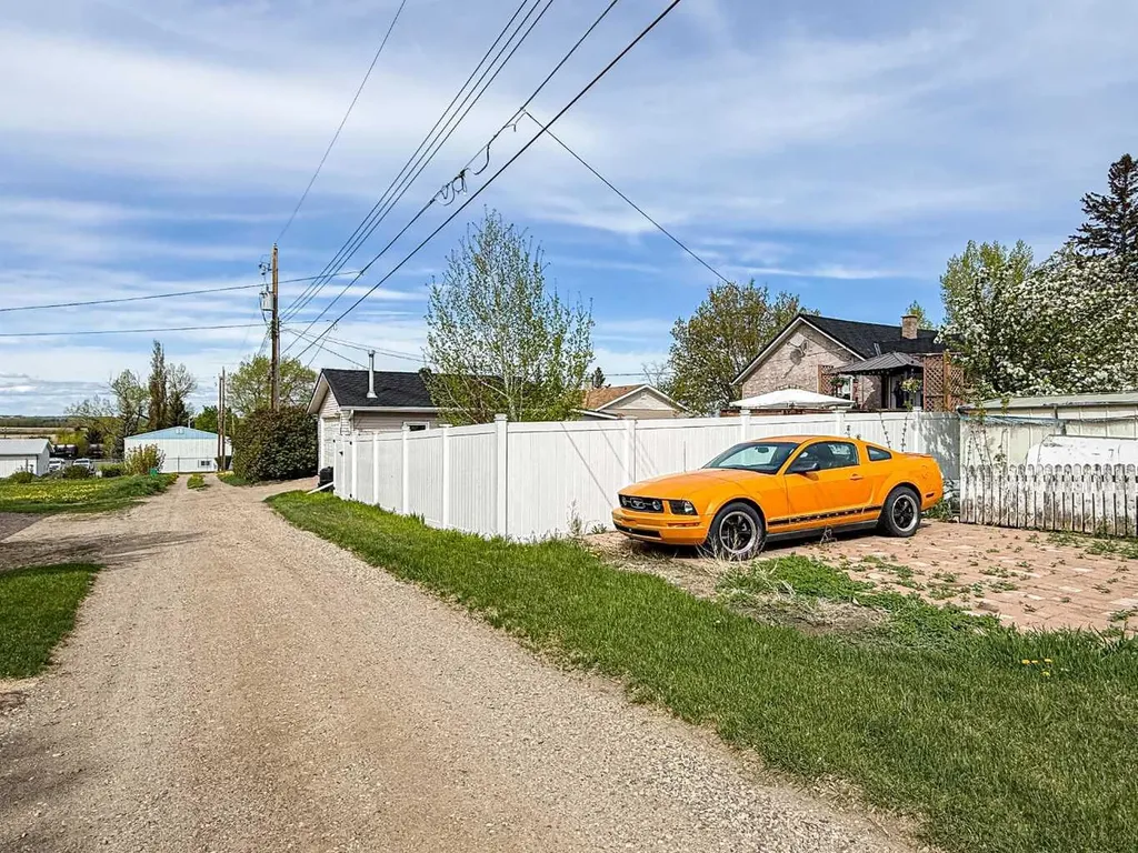 2031 18 Avenue Bowden AB T0M 0K0