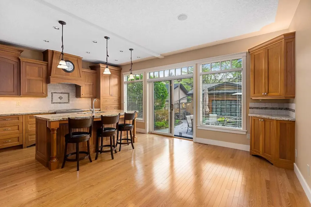 720 4 Street NW Calgary AB T2N 1P2