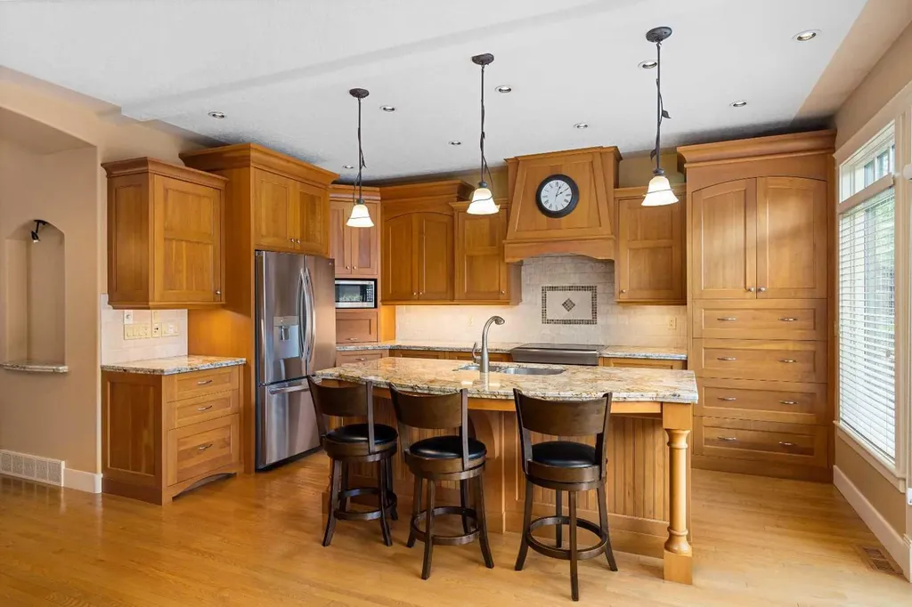 720 4 Street NW Calgary AB T2N 1P2