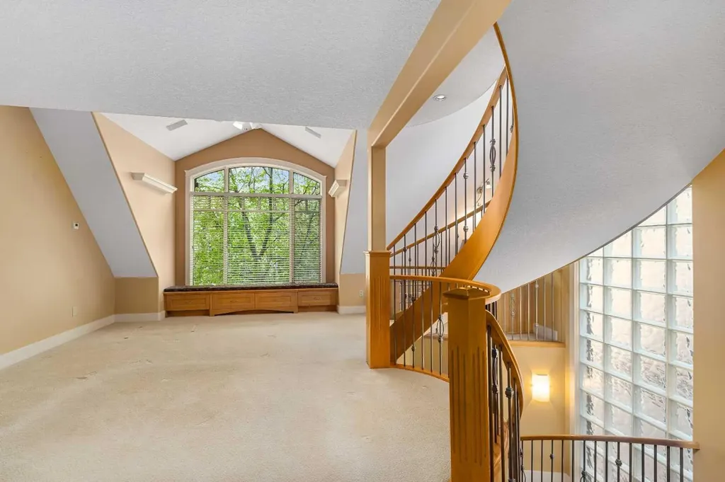 720 4 Street NW Calgary AB T2N 1P2