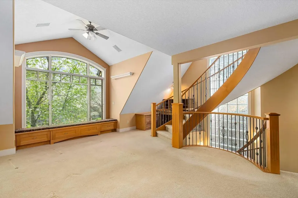 720 4 Street NW Calgary AB T2N 1P2
