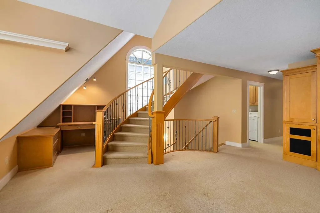 720 4 Street NW Calgary AB T2N 1P2