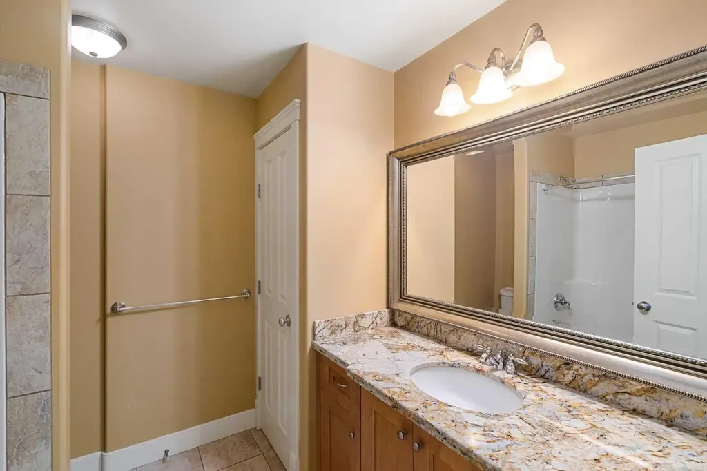 720 4 Street NW Calgary AB T2N 1P2