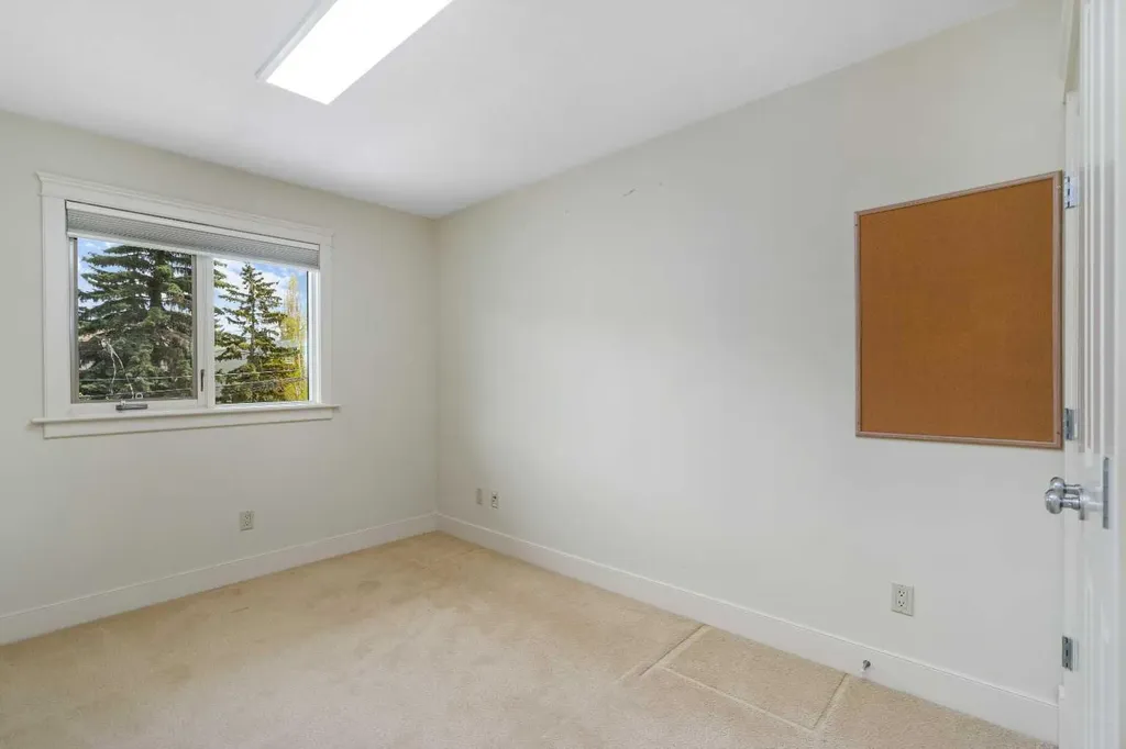 720 4 Street NW Calgary AB T2N 1P2