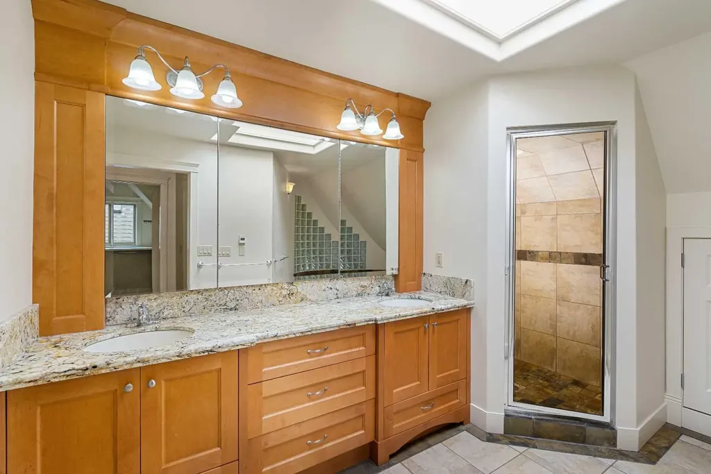 720 4 Street NW Calgary AB T2N 1P2