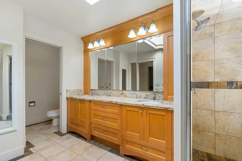 720 4 Street NW Calgary AB T2N 1P2