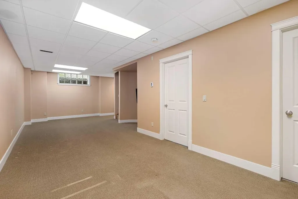 720 4 Street NW Calgary AB T2N 1P2