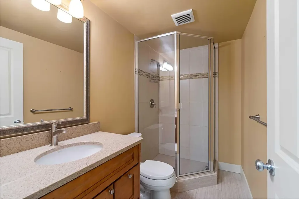 720 4 Street NW Calgary AB T2N 1P2