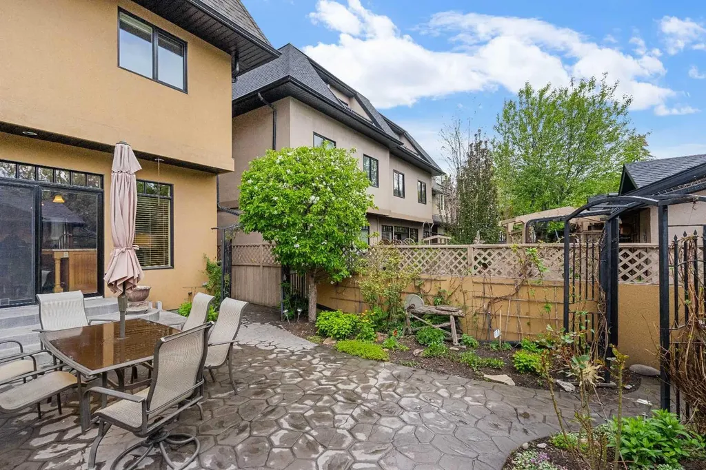 720 4 Street NW Calgary AB T2N 1P2