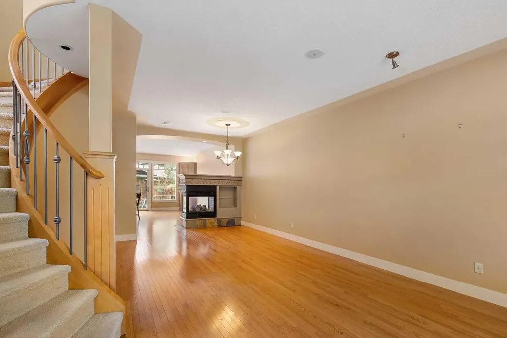 720 4 Street NW Calgary AB T2N 1P2