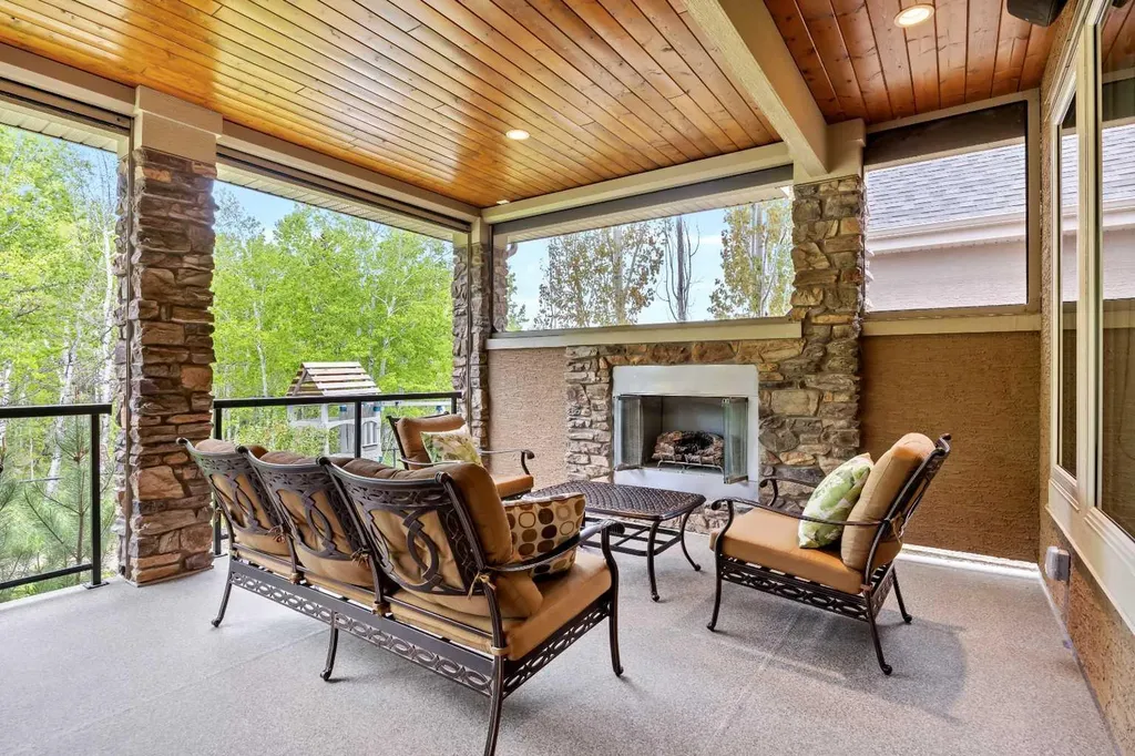 89 Evergreen Mount SW Calgary AB T2Y 3T9