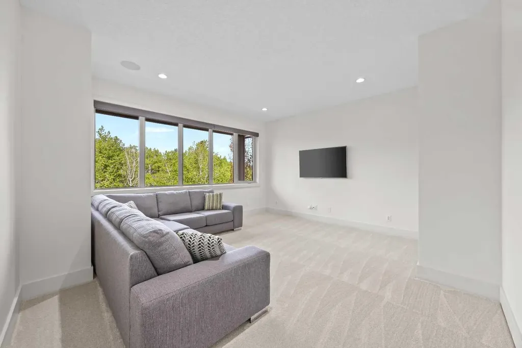 89 Evergreen Mount SW Calgary AB T2Y 3T9