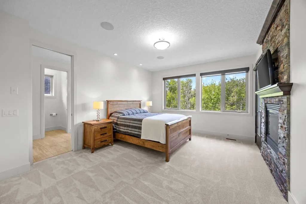 89 Evergreen Mount SW Calgary AB T2Y 3T9