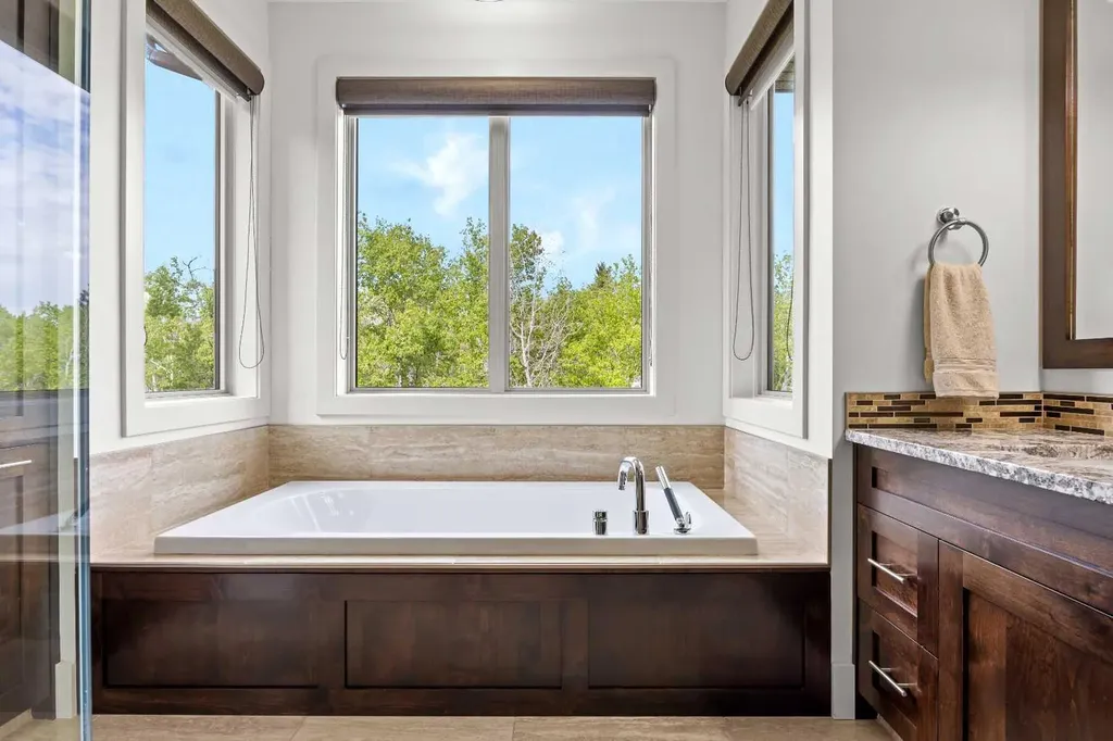 89 Evergreen Mount SW Calgary AB T2Y 3T9