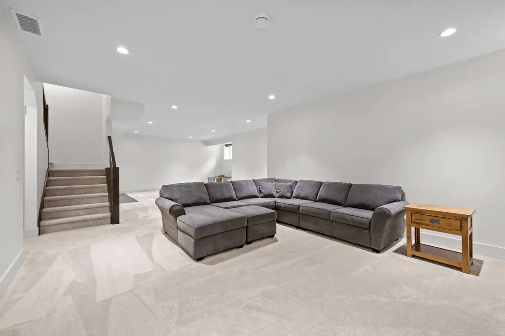 89 Evergreen Mount SW Calgary AB T2Y 3T9