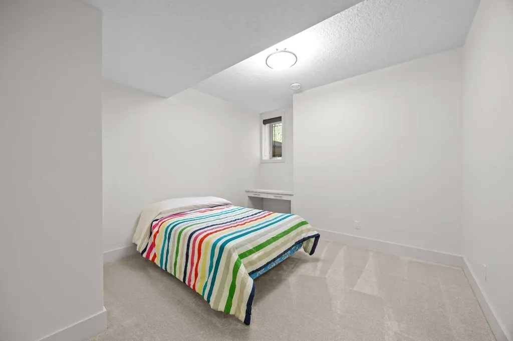 89 Evergreen Mount SW Calgary AB T2Y 3T9
