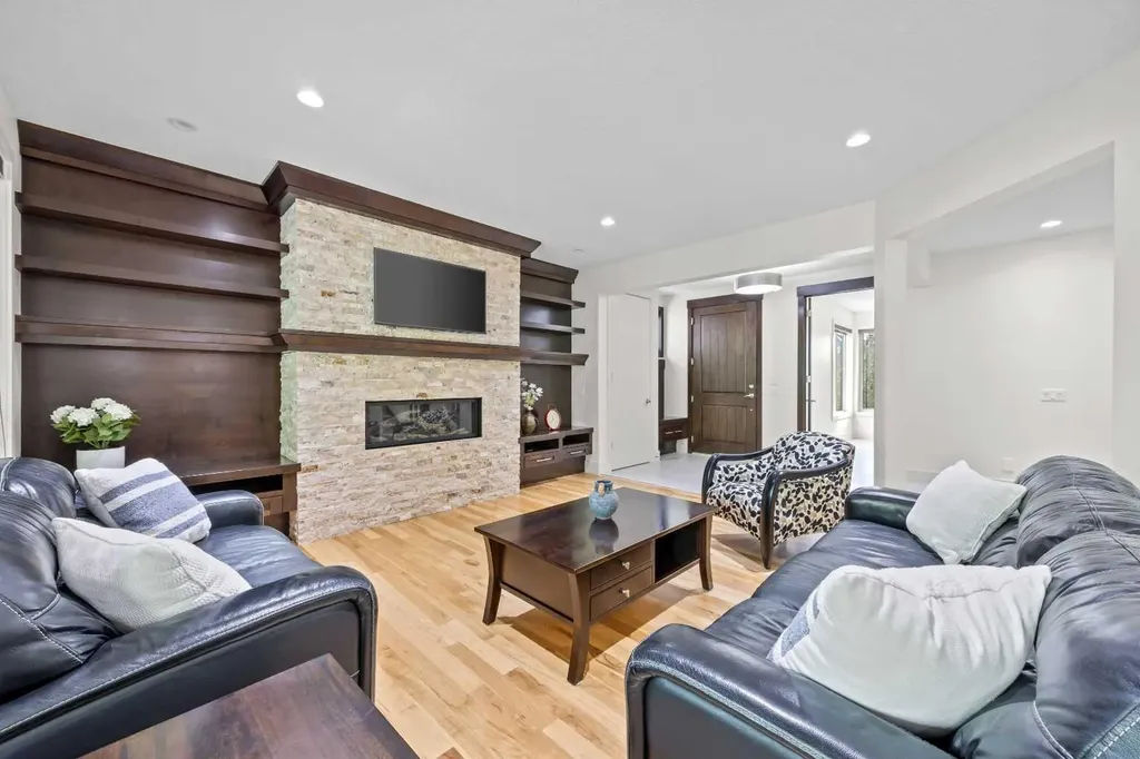 89 Evergreen Mount SW Calgary AB T2Y 3T9