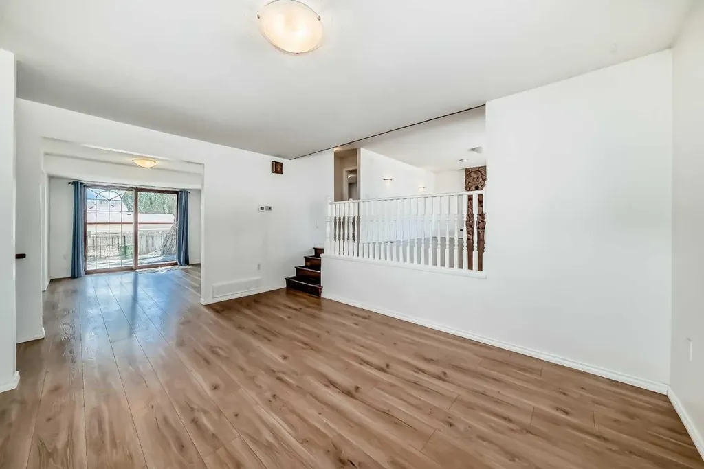 2 Nichols Crescent Red Deer AB T4P 1P6